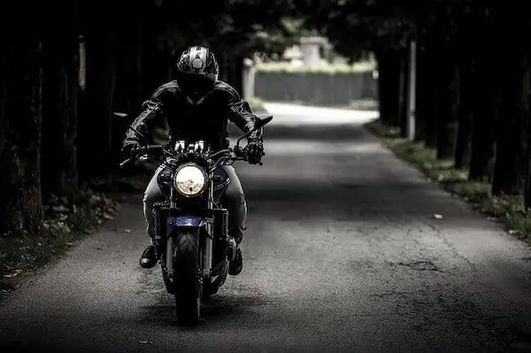 If You’re Starting to Riding a Bike, Here’re Some Important Safe Driving Tips Biker with helmet