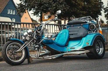 three wheeler on road